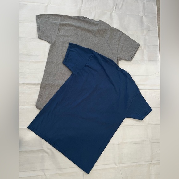 HANES bundle of 2 Men's Blue and Gray Pocket T-Shirts/size M - Picture 4 of 6